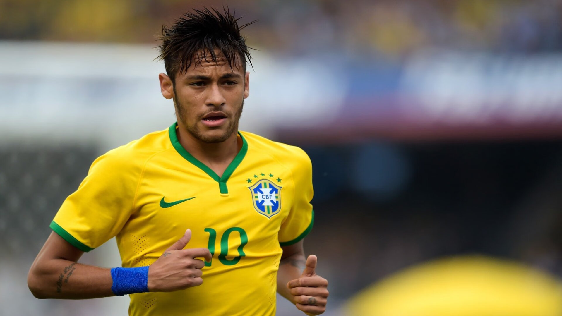 德甲联赛激战正酣，拜仁慕尼黑紧追榜首多特蒙德